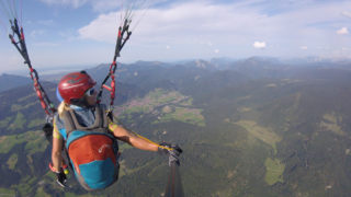Kaufen Sie Geschenkgutscheine für Paragliding Tandemflüge bei Flugerlebnis Chiemgau